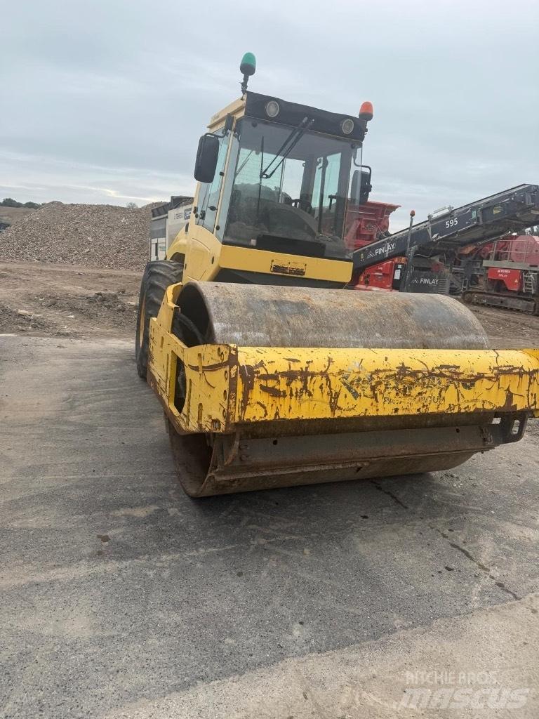 Bomag BW 213 D H-4 Enkelt tromle