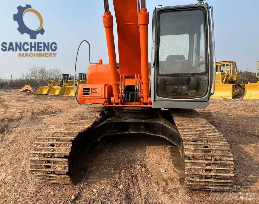 Hitachi EX 200 Gravemaskiner på larvebånd