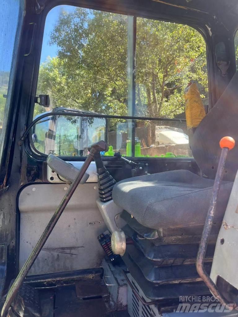 Hyundai R60-5 Gravemaskiner på larvebånd