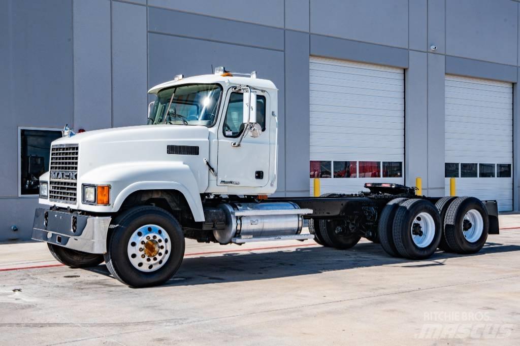 Mack CHN 613 Trækkere