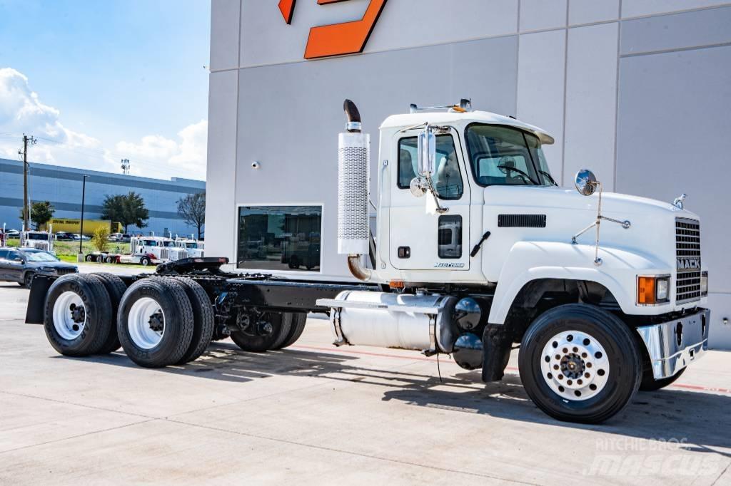 Mack CHN 613 Trækkere
