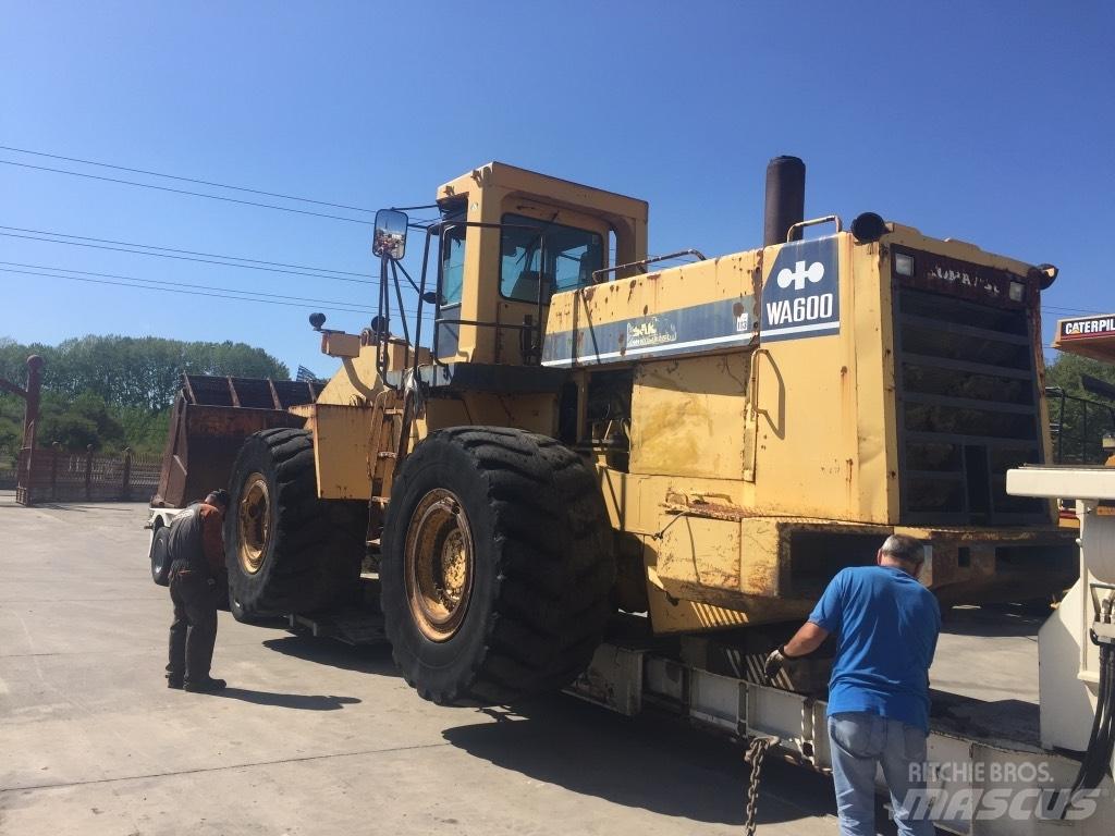 Komatsu WA600-1 Læssemaskiner på hjul