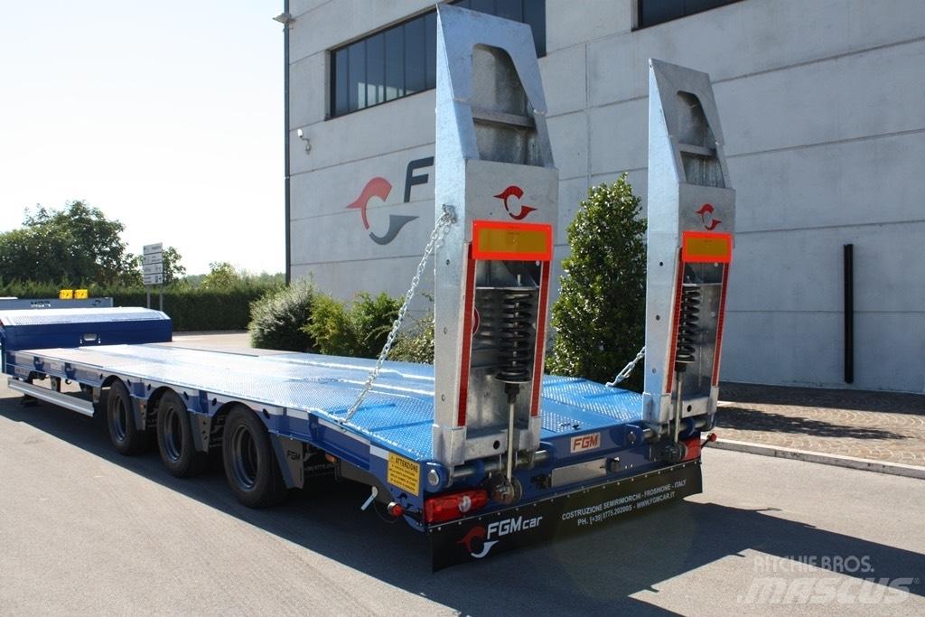 FGM 37 Semi-trailer med lad/flatbed