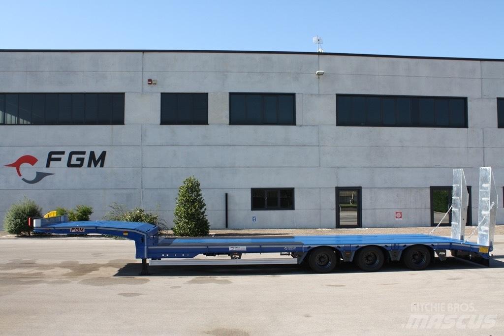 FGM 37 Semi-trailer med lad/flatbed