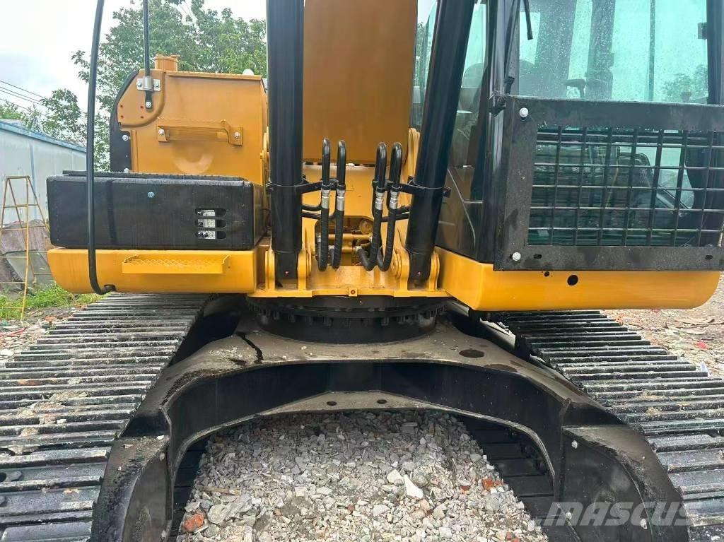 CAT 320D2L Gravemaskiner på larvebånd