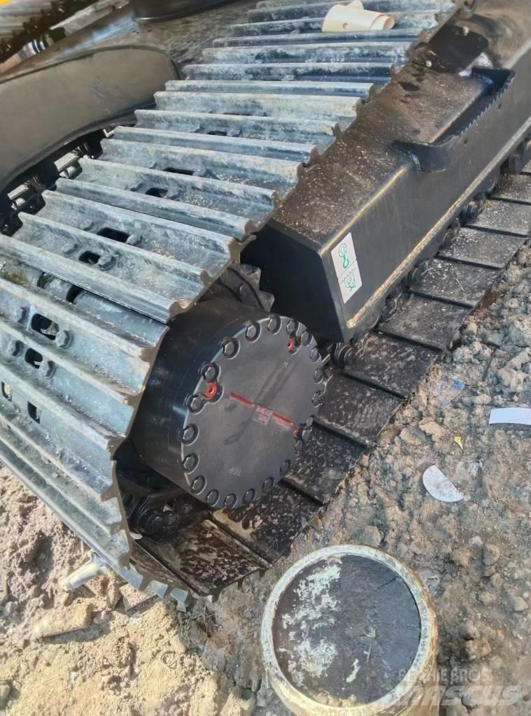 Komatsu 220-8 Gravemaskiner på larvebånd