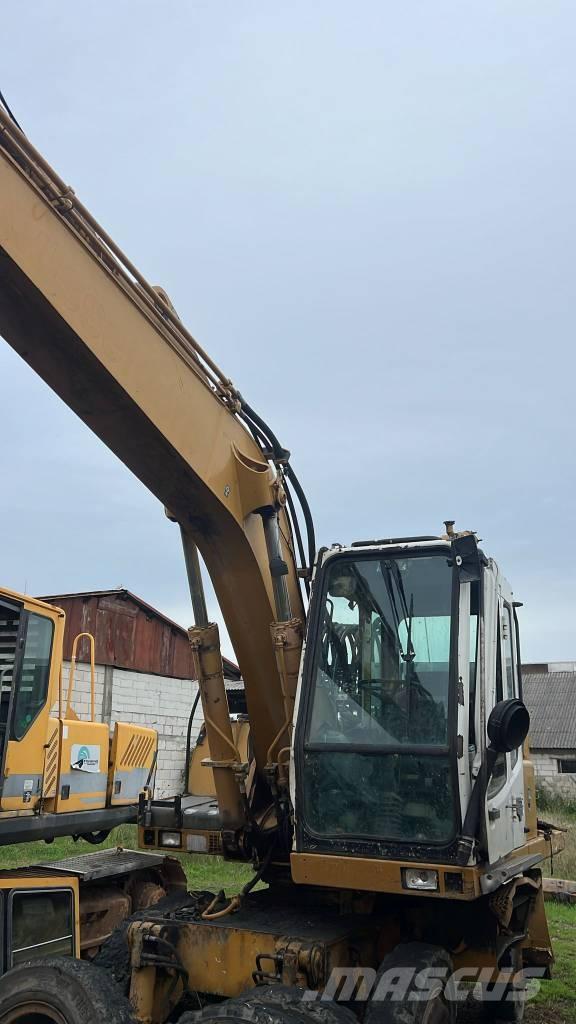 Liebherr A 904 Chassis og suspension