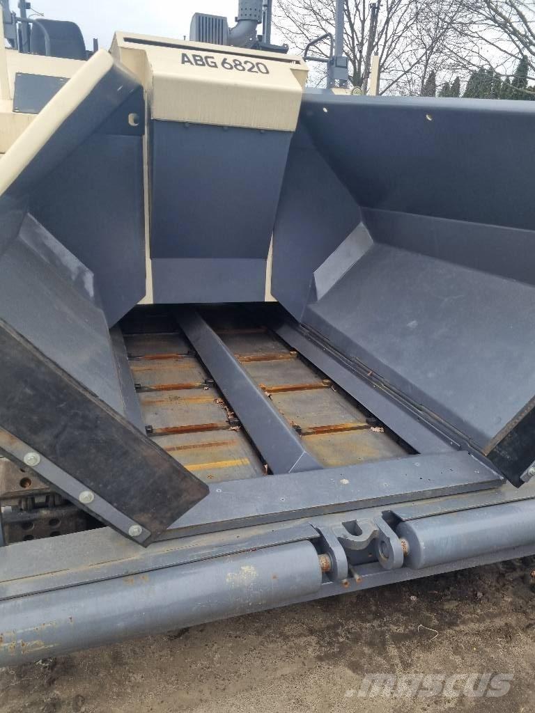 Volvo Titan 6820 Asfaltudlæggere