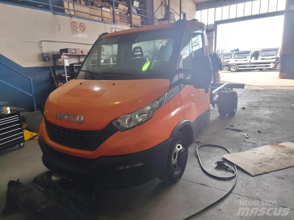 Iveco Daily 35-140 Lastbil med kran