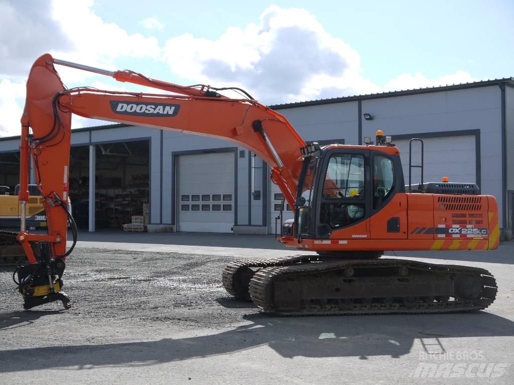Doosan DX 225 LC-3 Gravemaskiner på larvebånd