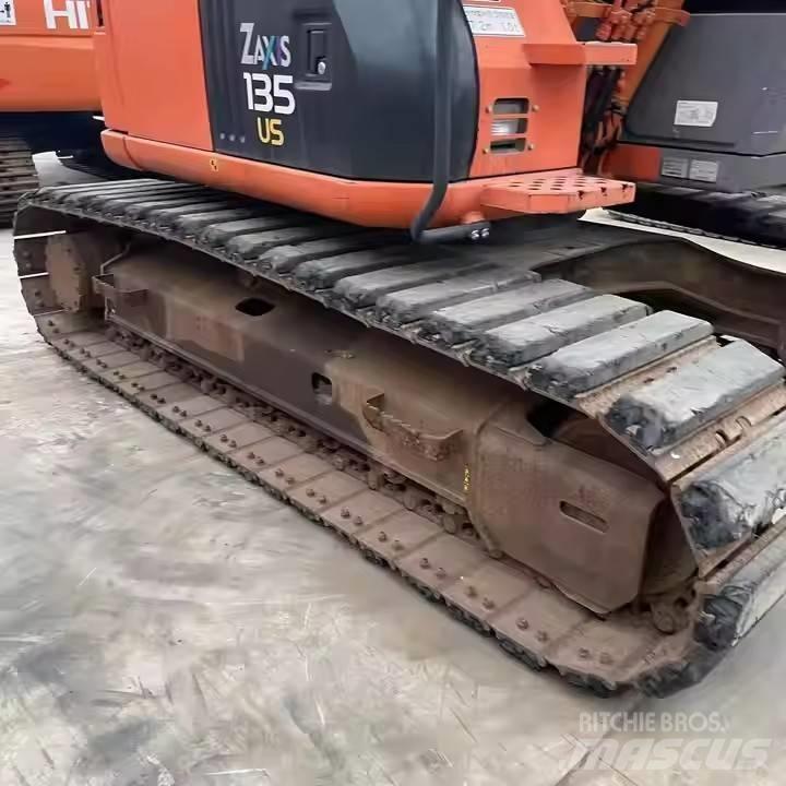 Hitachi ZX135US Gravemaskiner på larvebånd