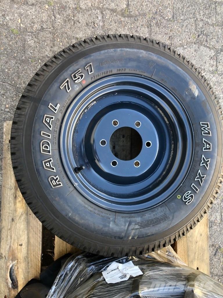  Radial 751 Kompakte traktorer