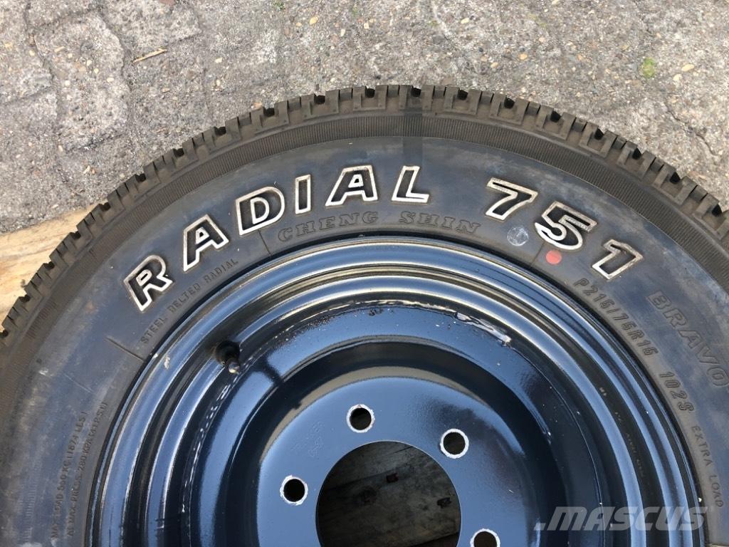  Radial 751 Kompakte traktorer