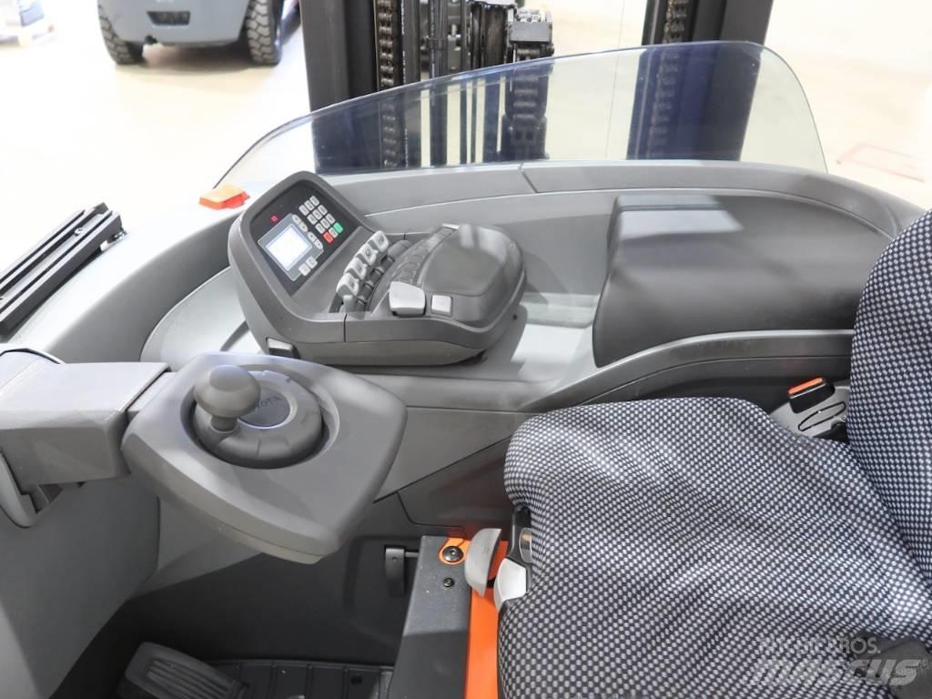 BT RRE160H Reachtruck