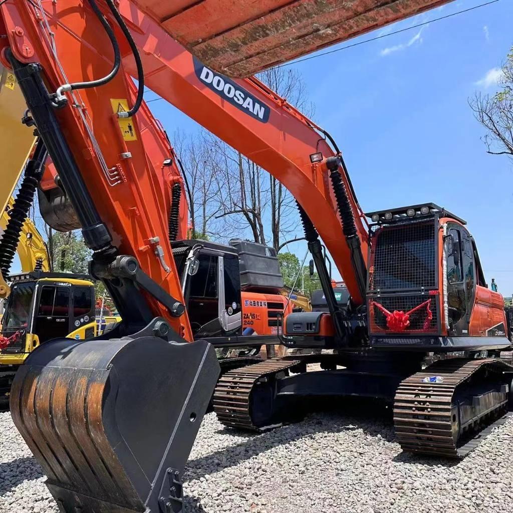 Doosan DX 225 LC Gravemaskiner på larvebånd