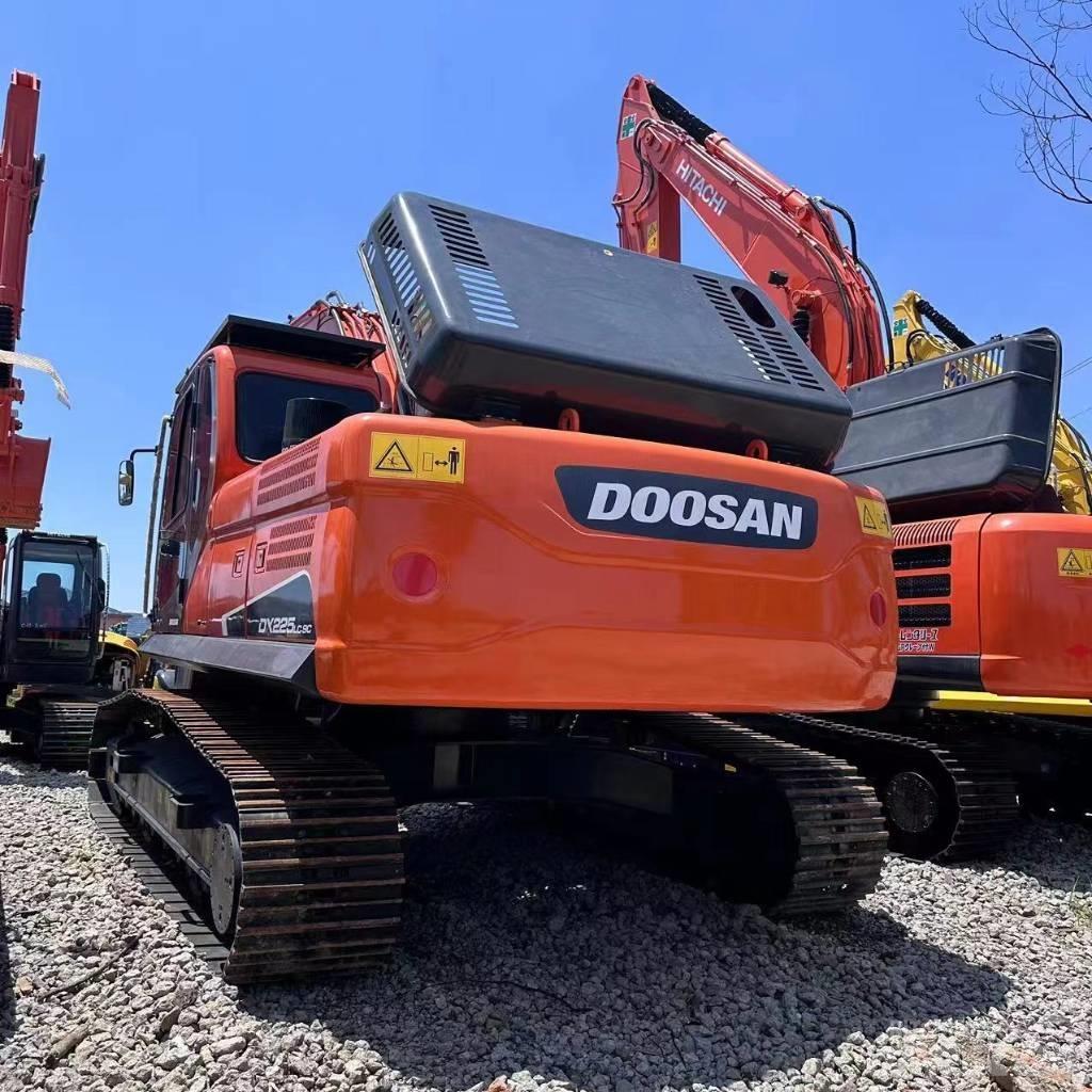 Doosan DX 225 LC Gravemaskiner på larvebånd