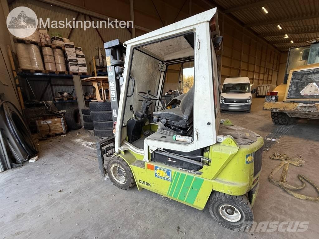 Clark CEM 25 Diesel gaffeltrucks