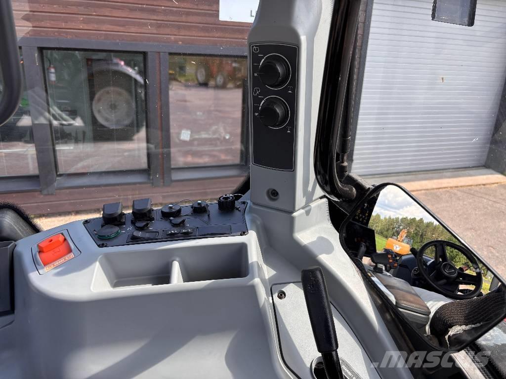 Valtra T 215 Versu Traktorer