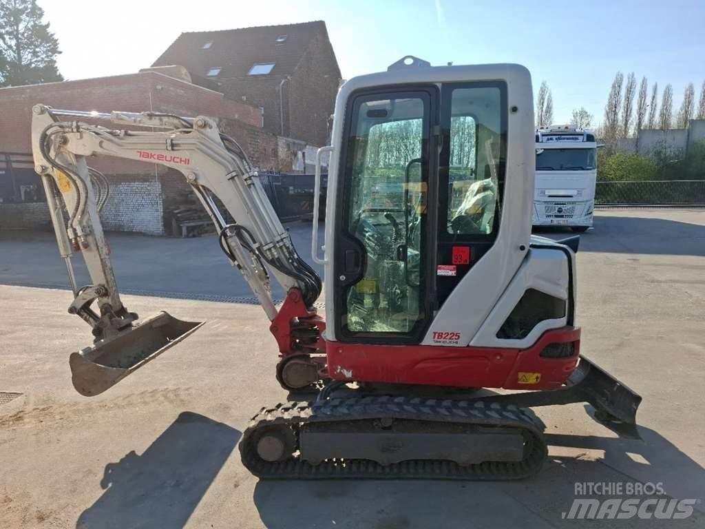 Takeuchi TB225LSA Minigravemaskiner