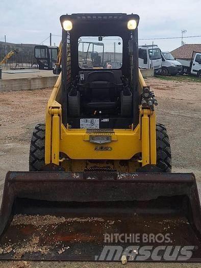 Komatsu SK815 Minilæsser - knækstyret