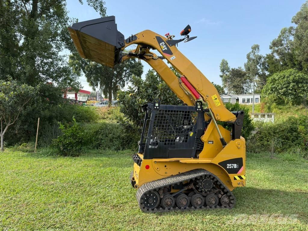 CAT 257 B Larvebåndslæssere