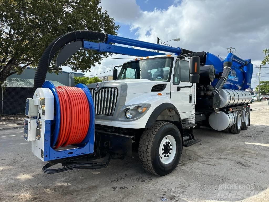 International 7500 Slamsuger