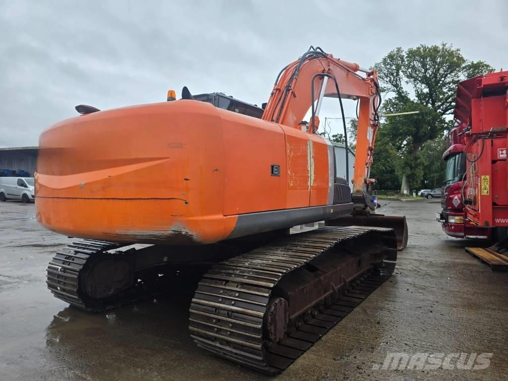 Hitachi ZX 210 Gravemaskiner på larvebånd
