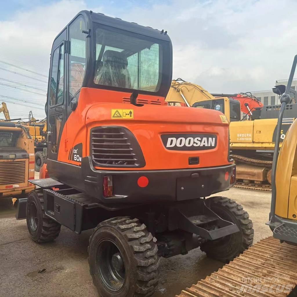 Doosan DX60W Gravemaskiner på hjul