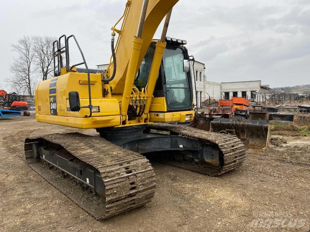 Komatsu PC240LC-10 Gravemaskiner med lang gravebom