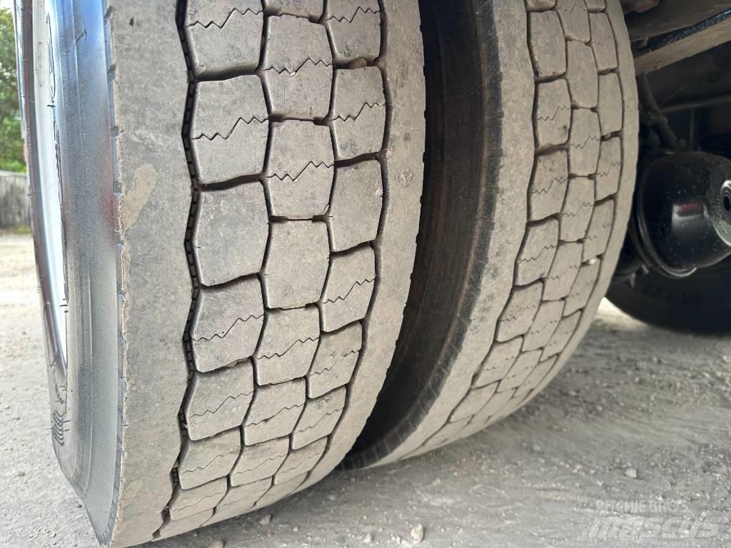 Ford F 750 XL SD Lastbil med kran