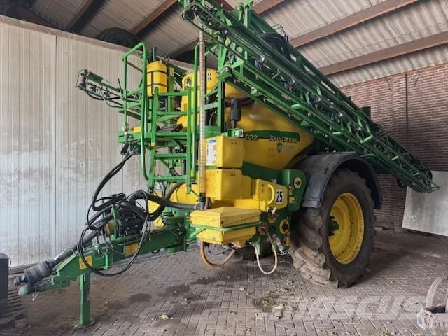 John Deere 832 Selvkørende sprøjter