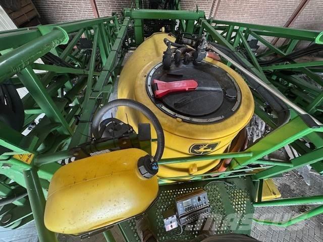 John Deere 832 Selvkørende sprøjter