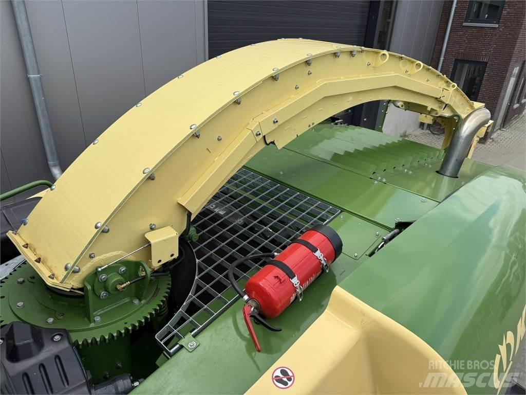 Krone BigX 630 Balleskærere og -stablere