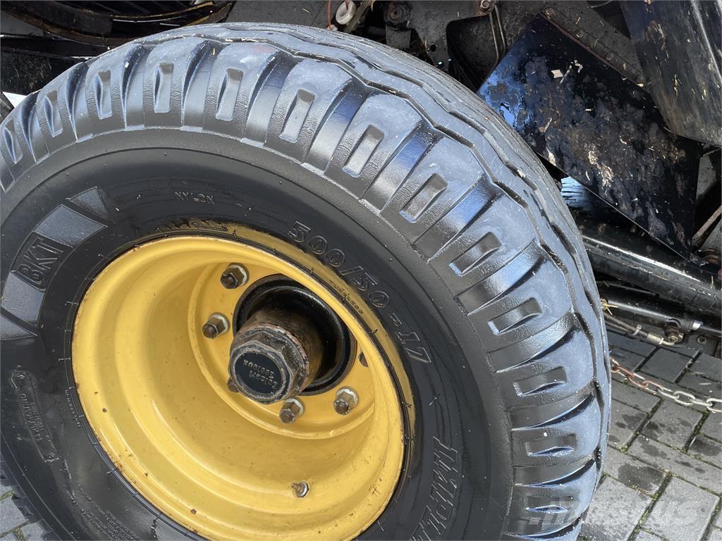 New Holland BB960 Pressere til firkantede baller