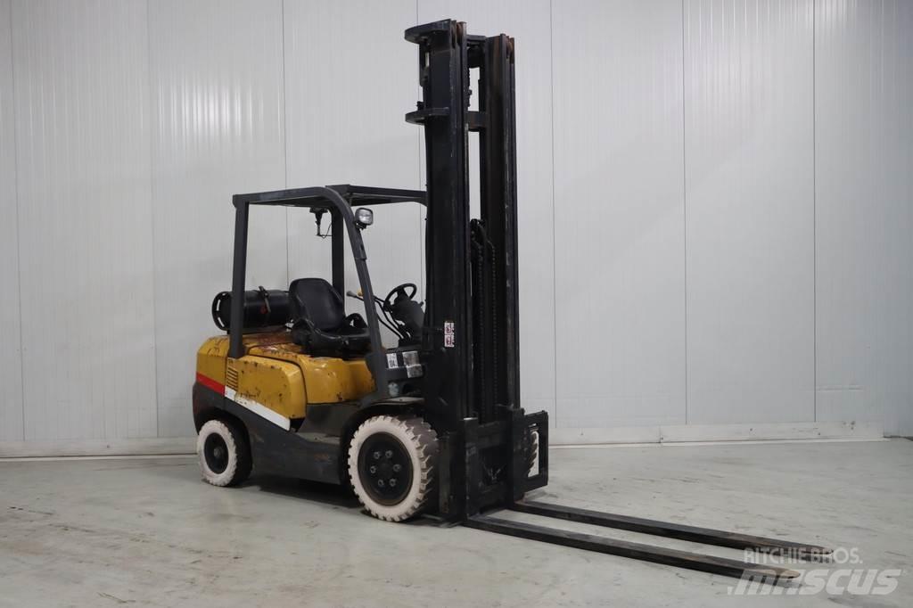 TCM FG30T3 LPG gaffeltrucks