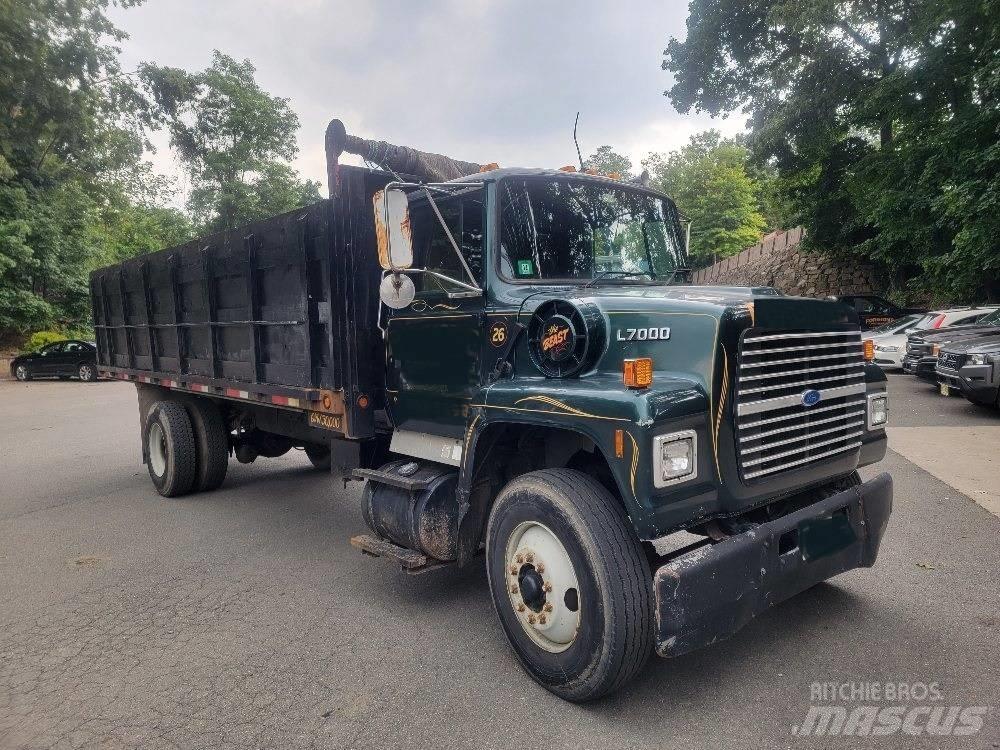 Ford L 7000 Lastbiler med tip
