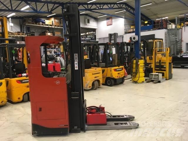 BT SRE 160 Selvkørende stablere