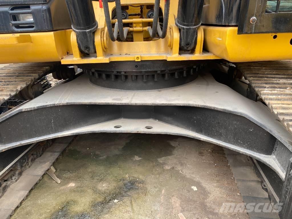 CAT 330 D Gravemaskiner på larvebånd