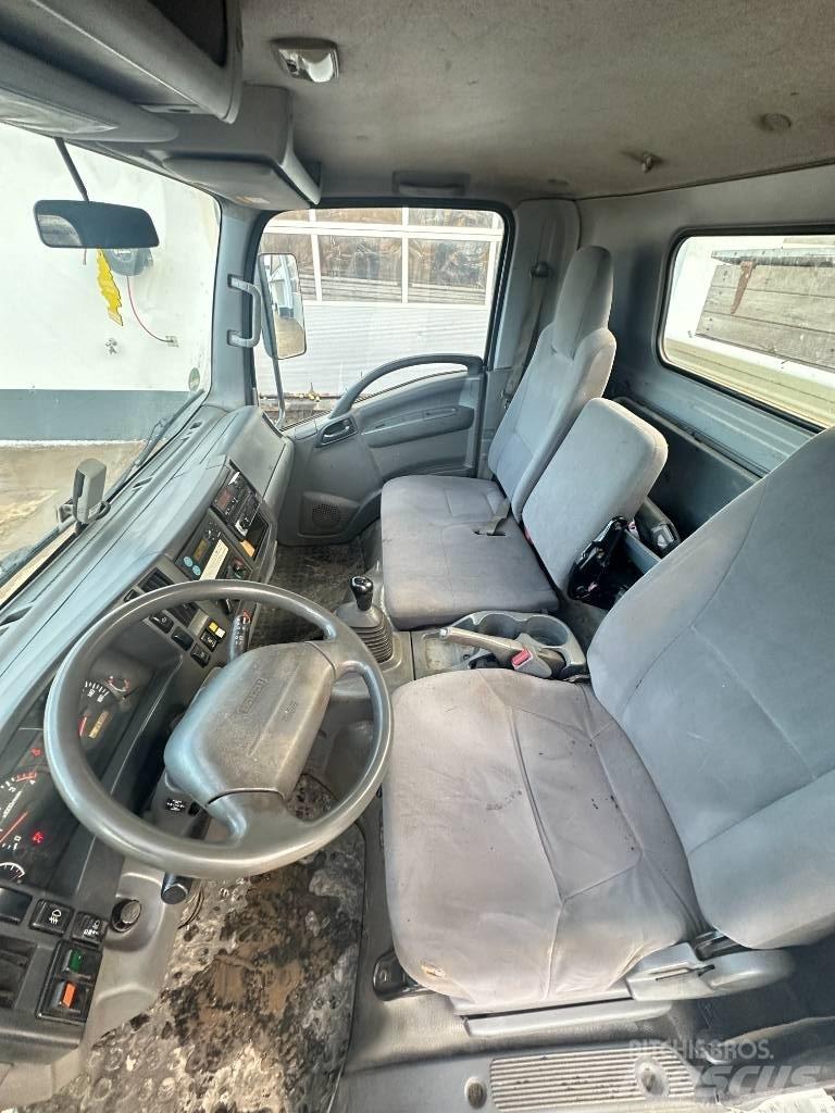 Isuzu N2R 75 D Lastbiler med tip