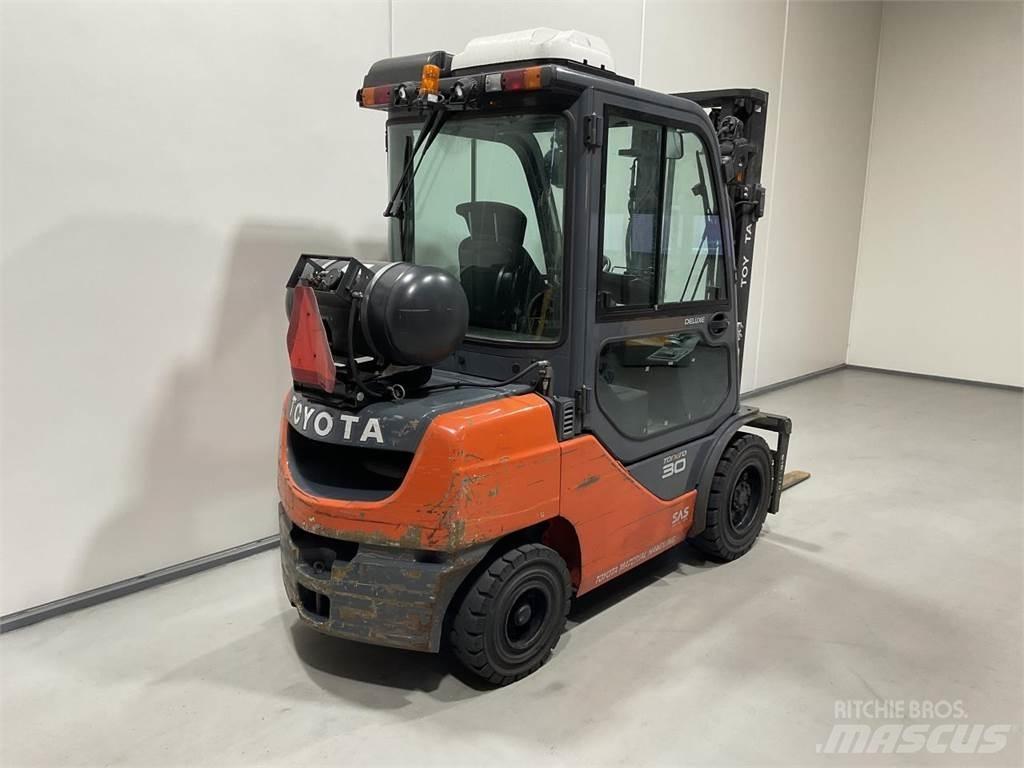 Toyota 02-8FGF30 LPG gaffeltrucks