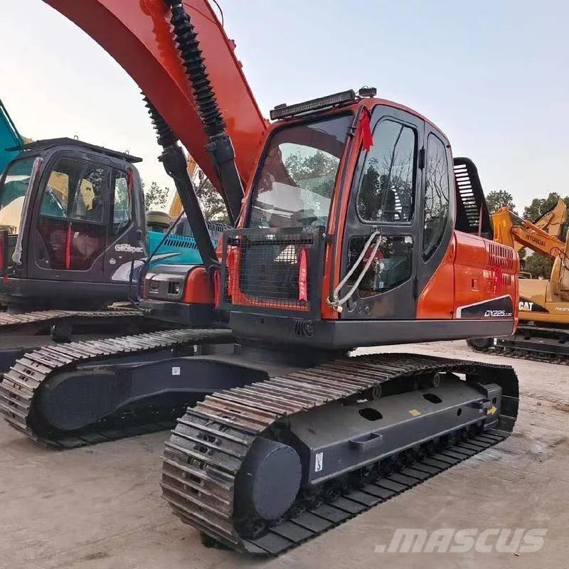 Doosan DX 225 LC Gravemaskiner på larvebånd