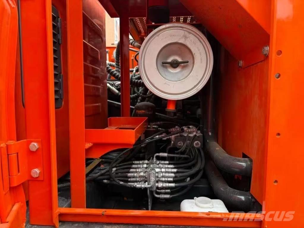 Doosan DX 225 LC Gravemaskiner på larvebånd
