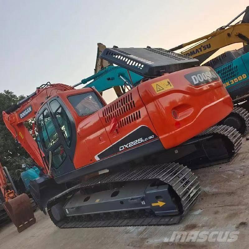 Doosan DX 225 LC Gravemaskiner på larvebånd