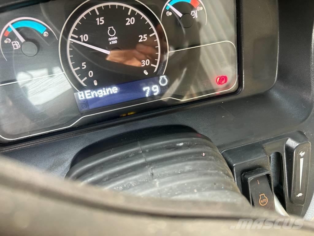 John Deere 2038R Kompakte traktorer