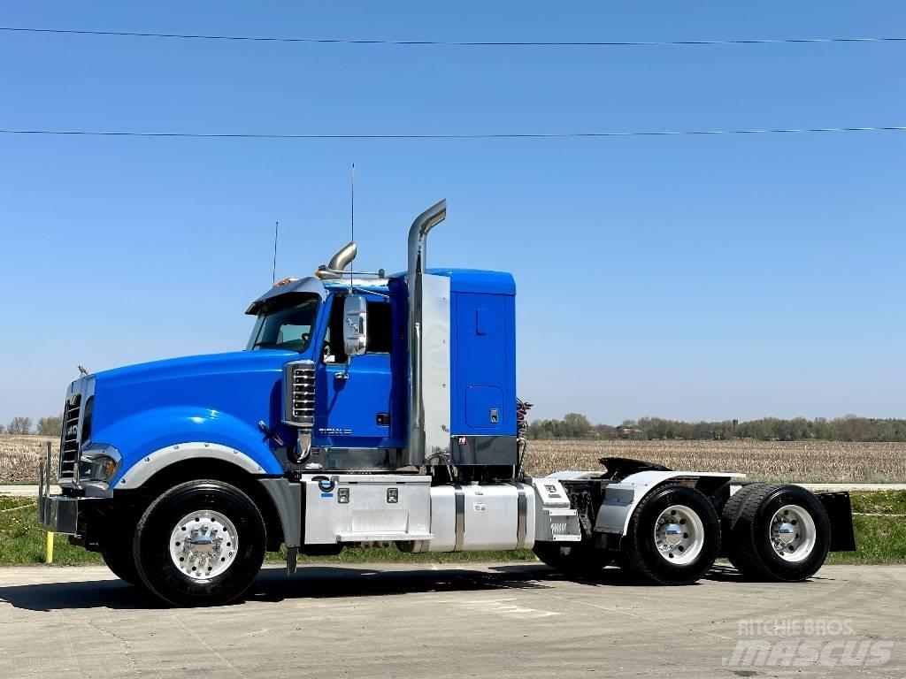 Mack Titan TD 713 Trækkere