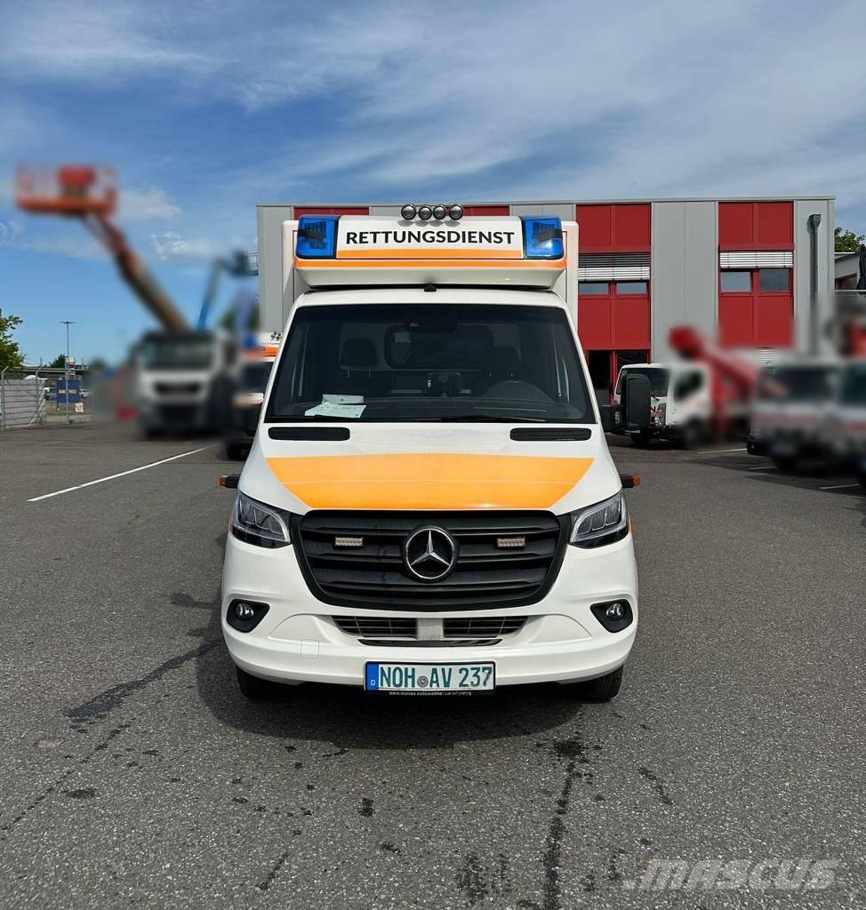 Mercedes-Benz 1000 Ambulancer