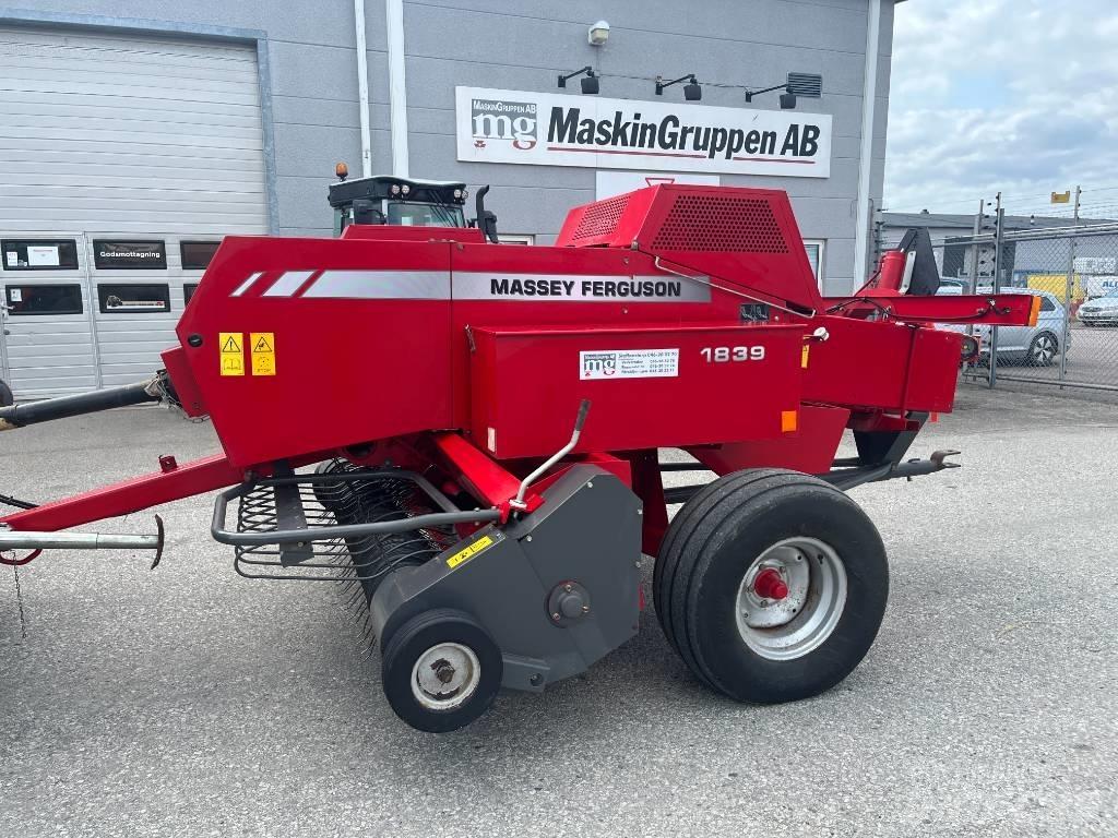 Massey Ferguson 1839 Pressere til firkantede baller