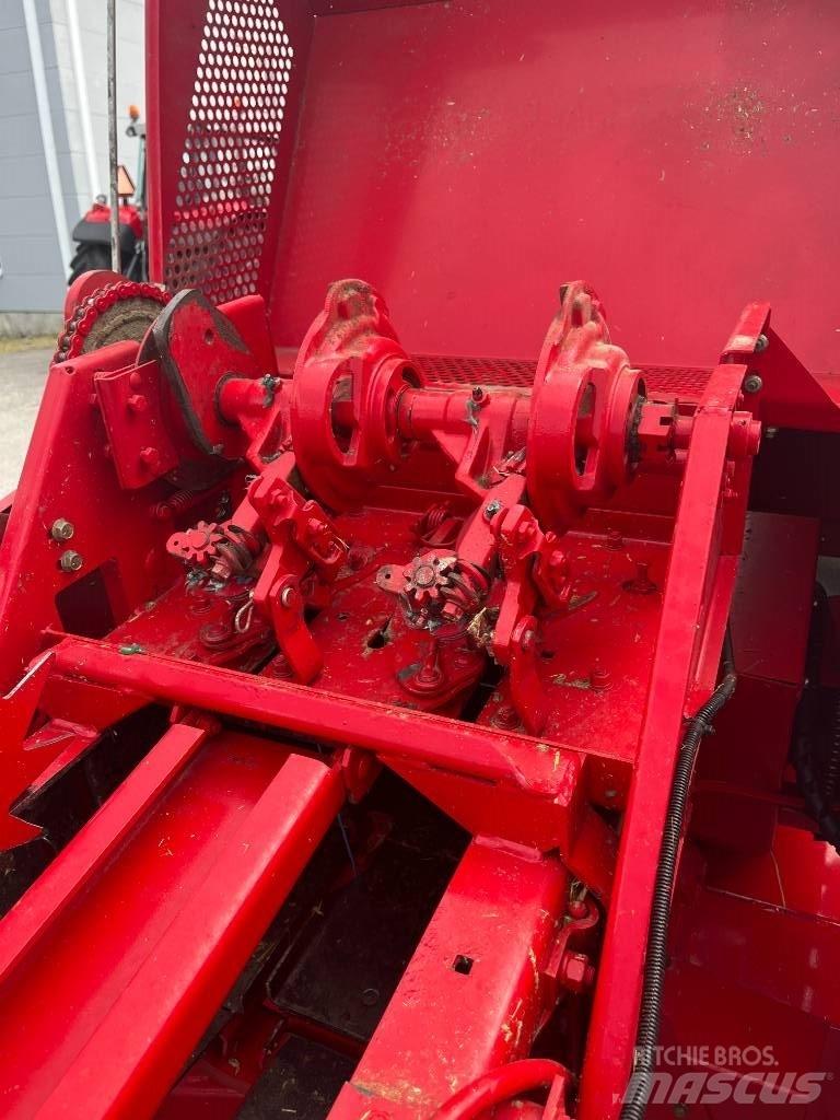 Massey Ferguson 1839 Pressere til firkantede baller