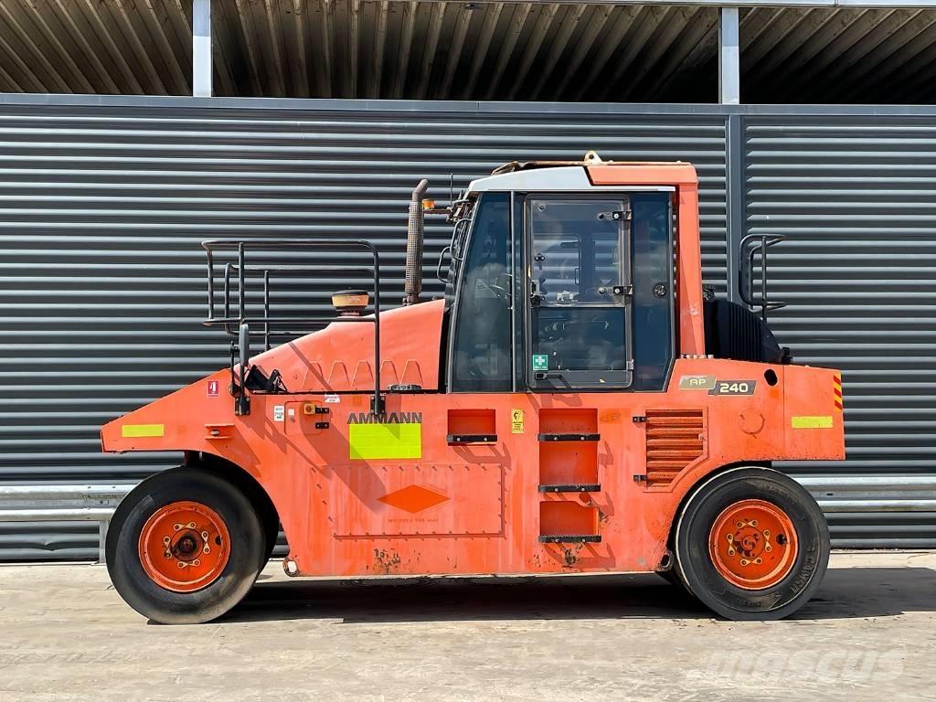 Ammann AP 240 Tromle med luftdæk