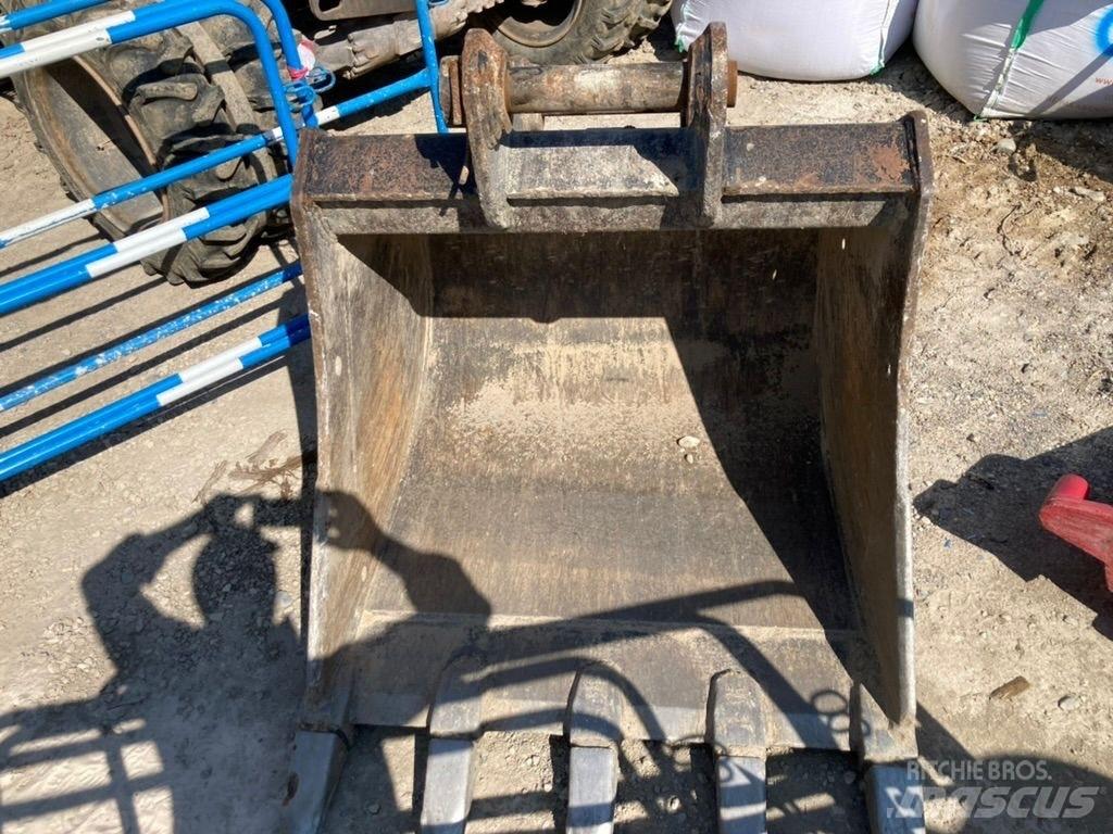 Hitachi ZX 135 US-6 Gravemaskiner på larvebånd